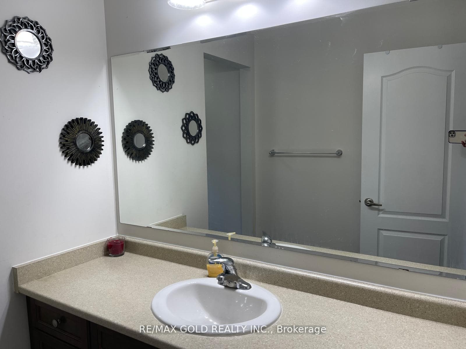 100 Enford Crescent Unit (Upper Portion) photo 9