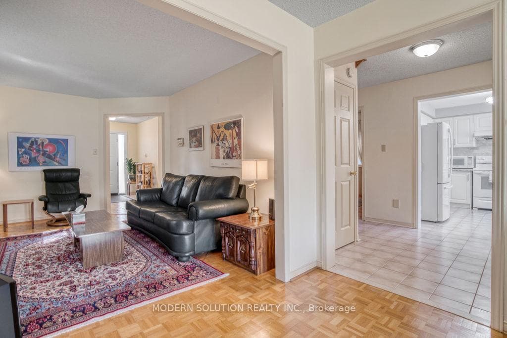 5483 Middlebury Drive photo 11