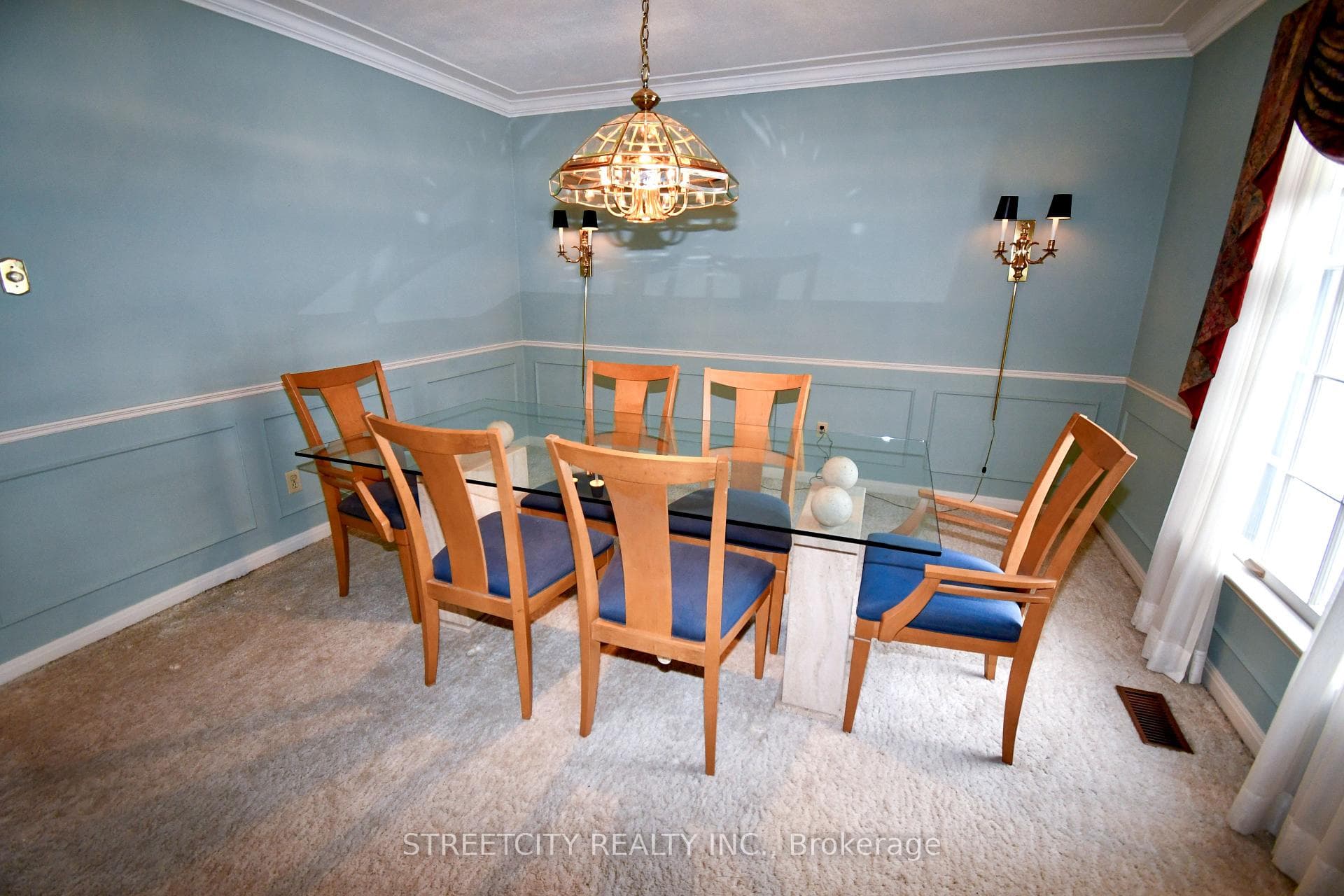 454 Village Green Avenue photo 10