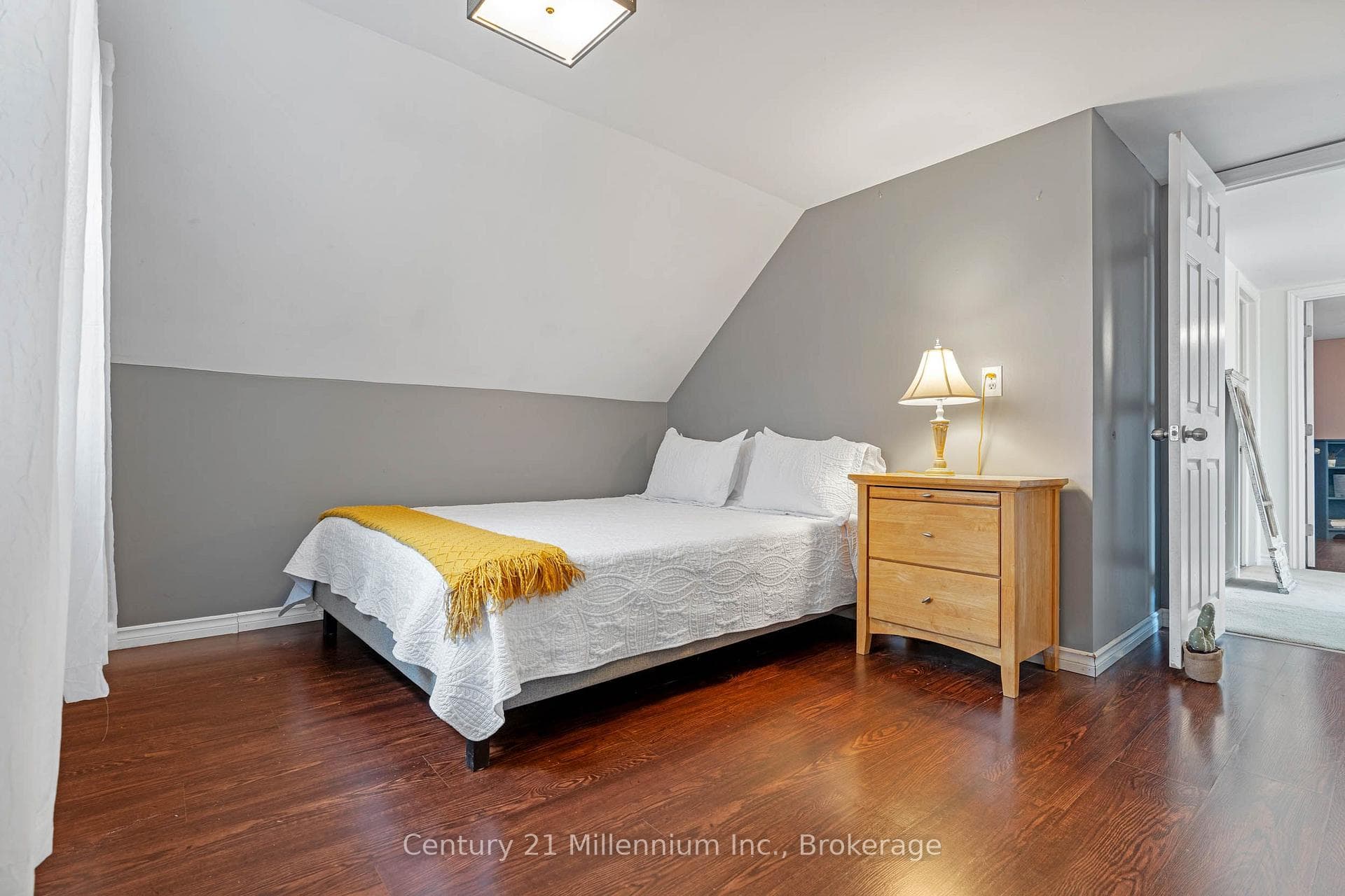 251 William Street photo 24