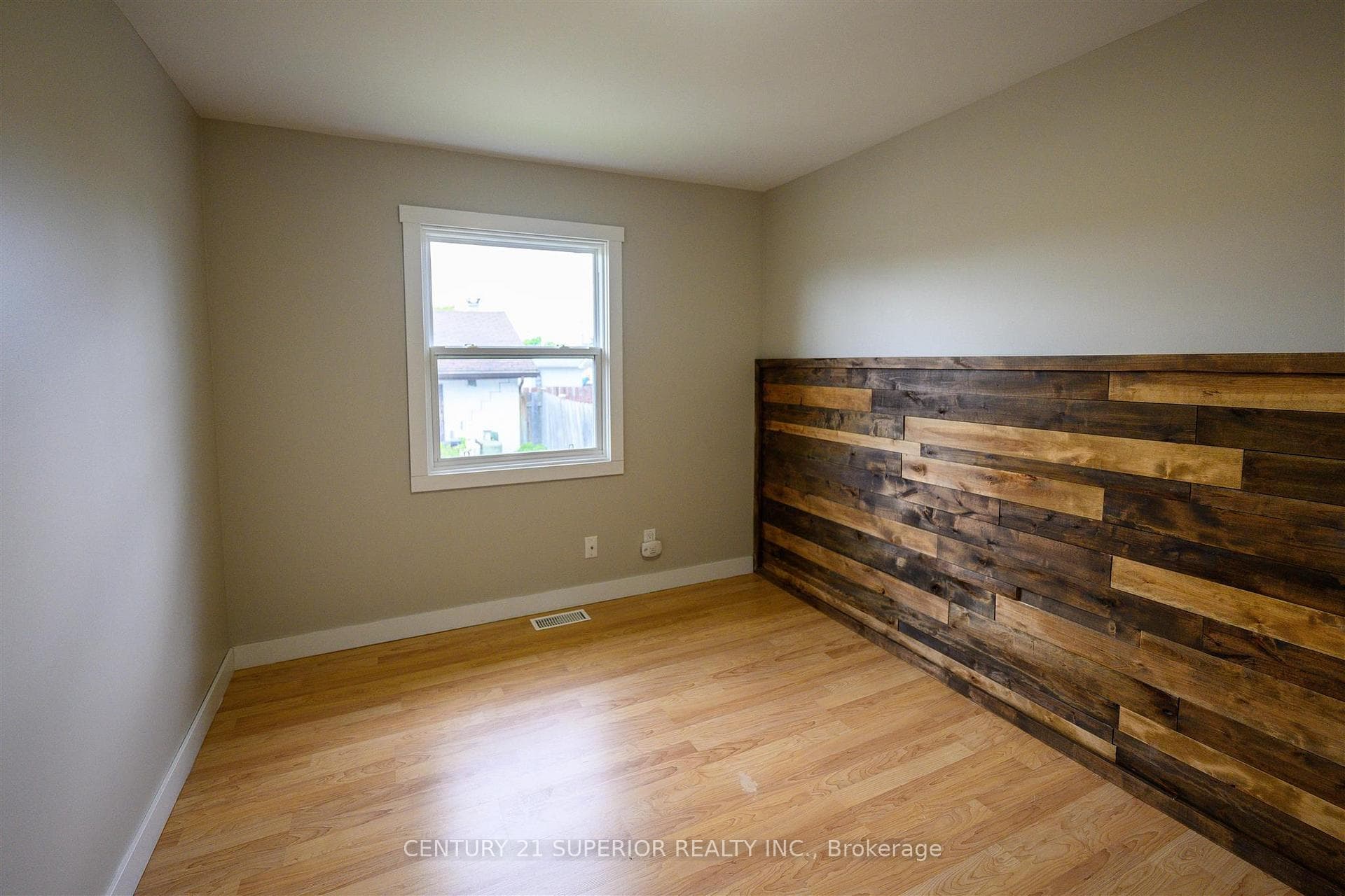 637 Brown Street photo 19