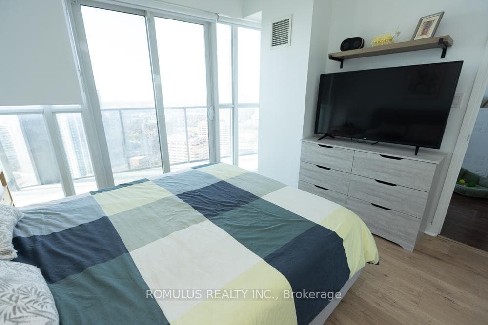 60 Absolute Avenue Unit 3303 photo 11
