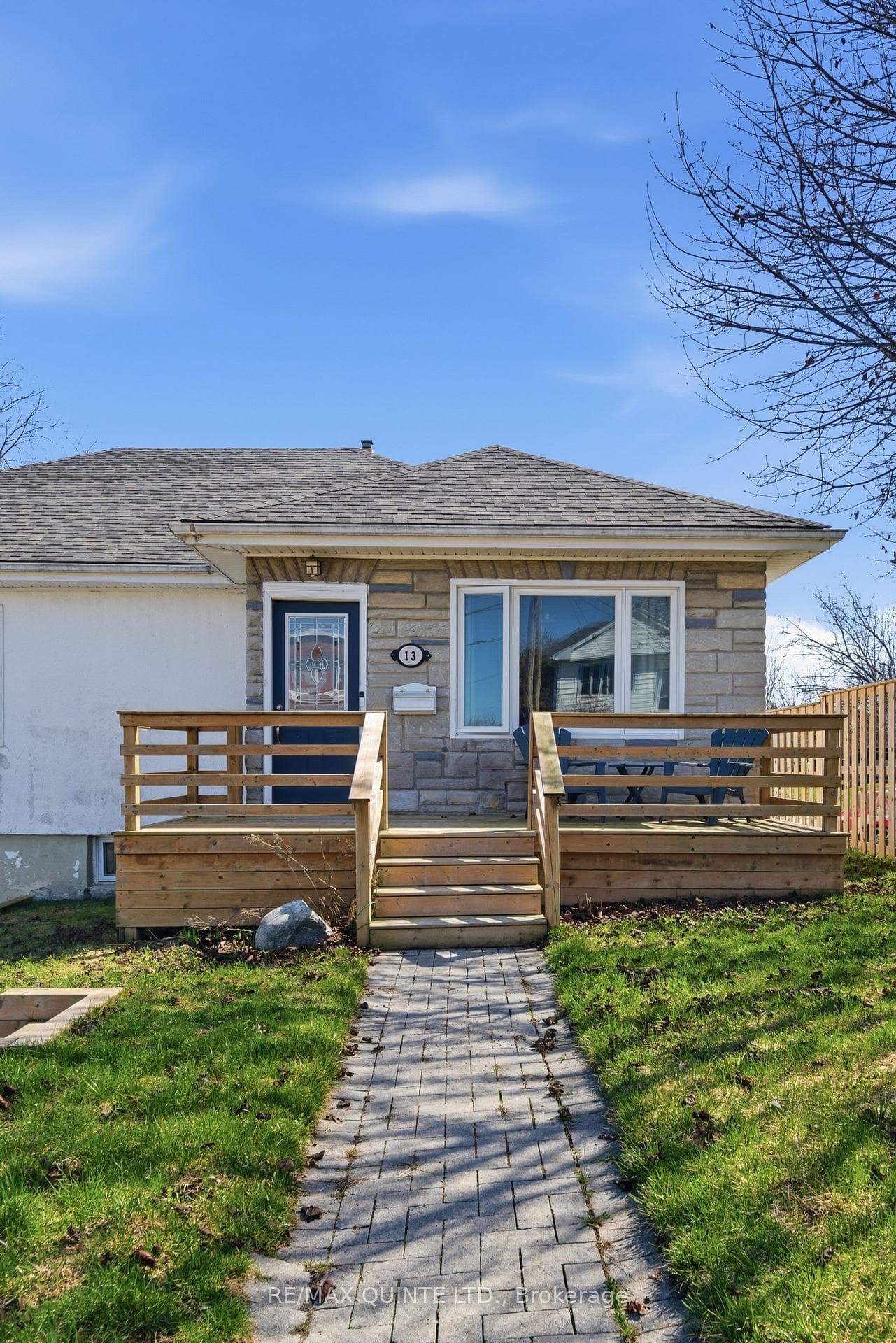 13 Sutcliffe Boulevard photo 45