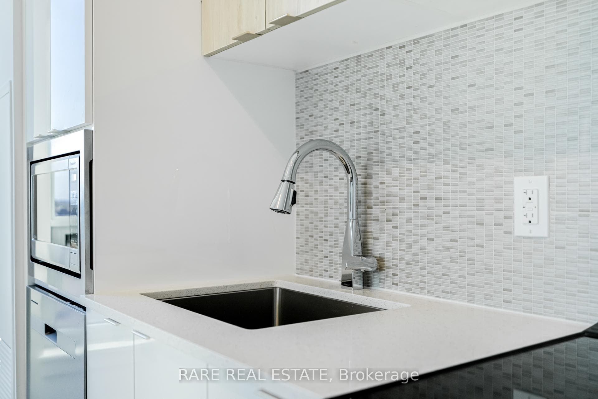 30 Upper Mall Way Unit 516 photo 14