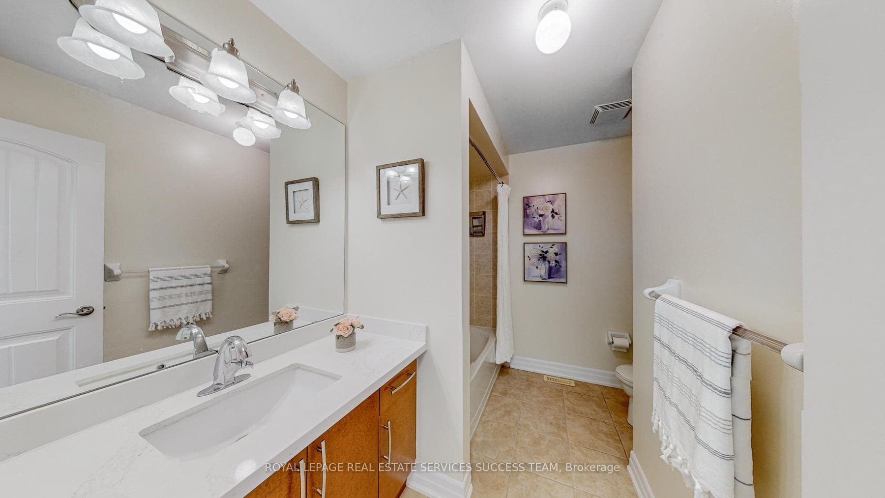 28 Bardoe Crescent photo 33