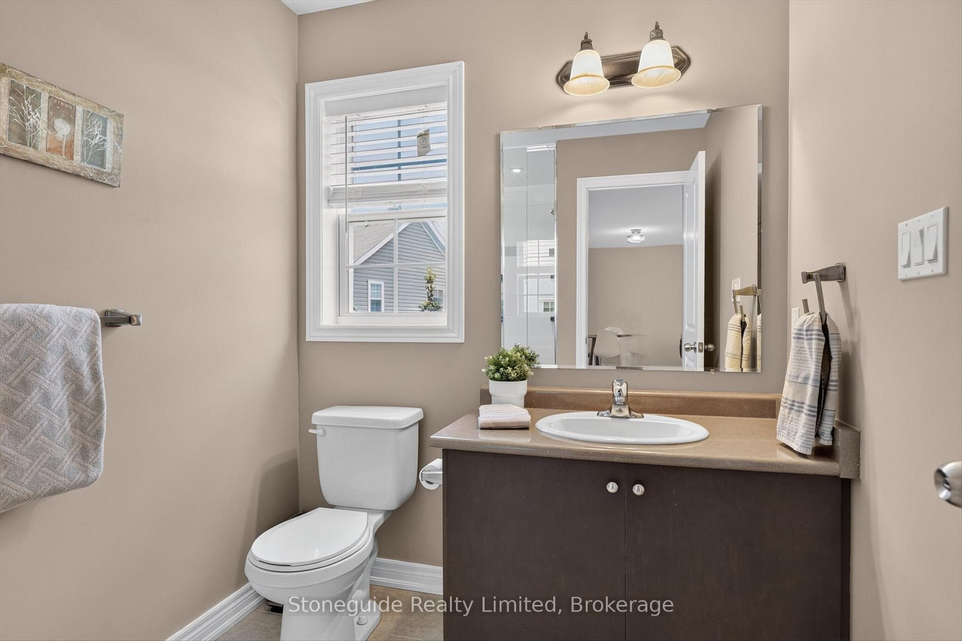 656 Grange Way photo 36