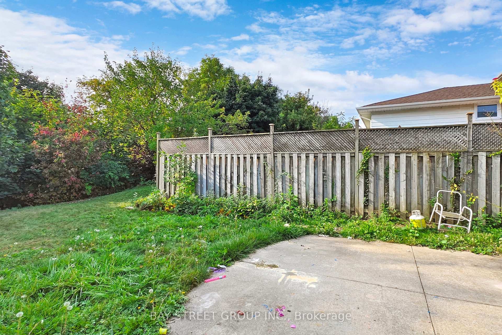 2152 Haygate Crescent photo 38