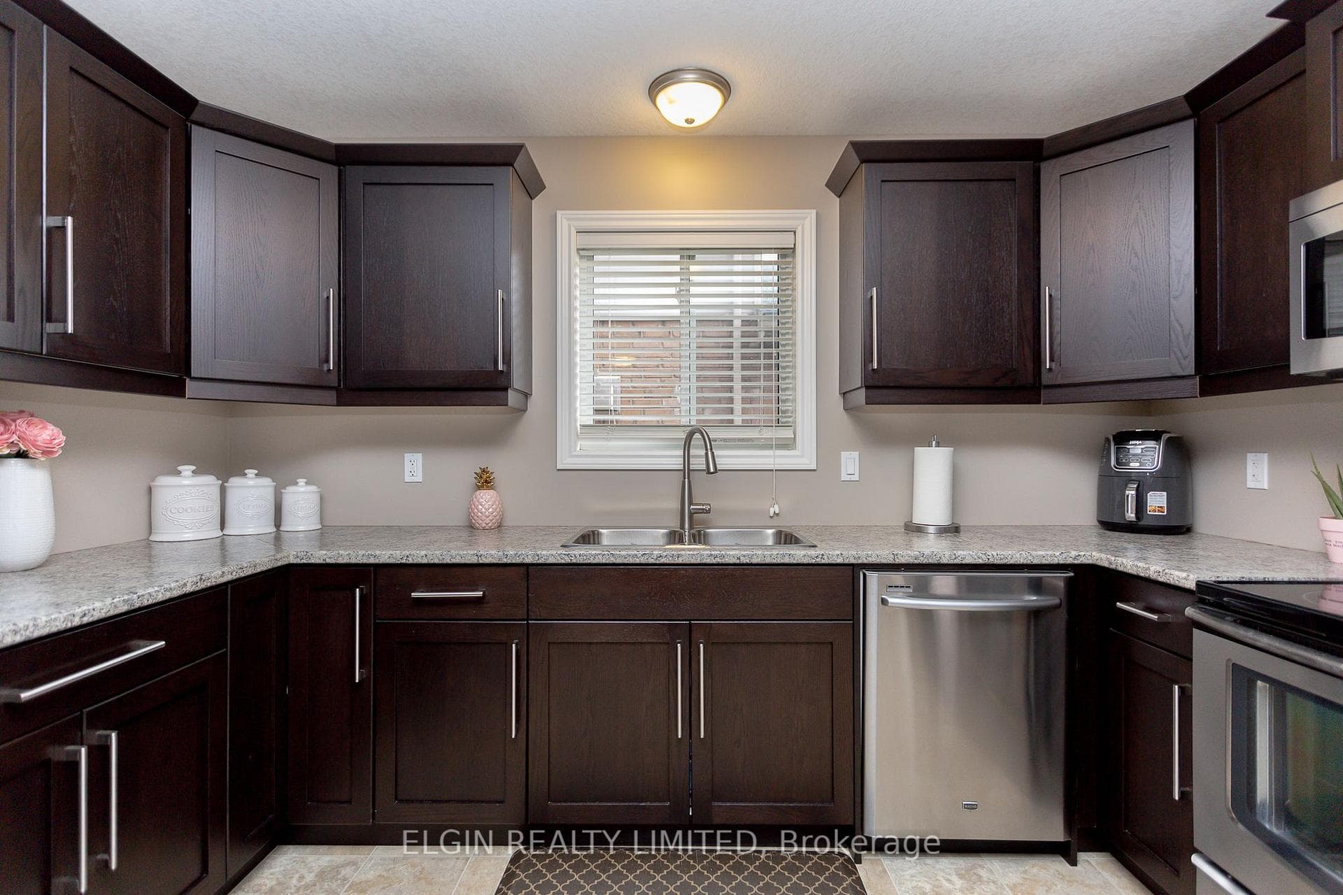 12 Ambleside Drive photo 13