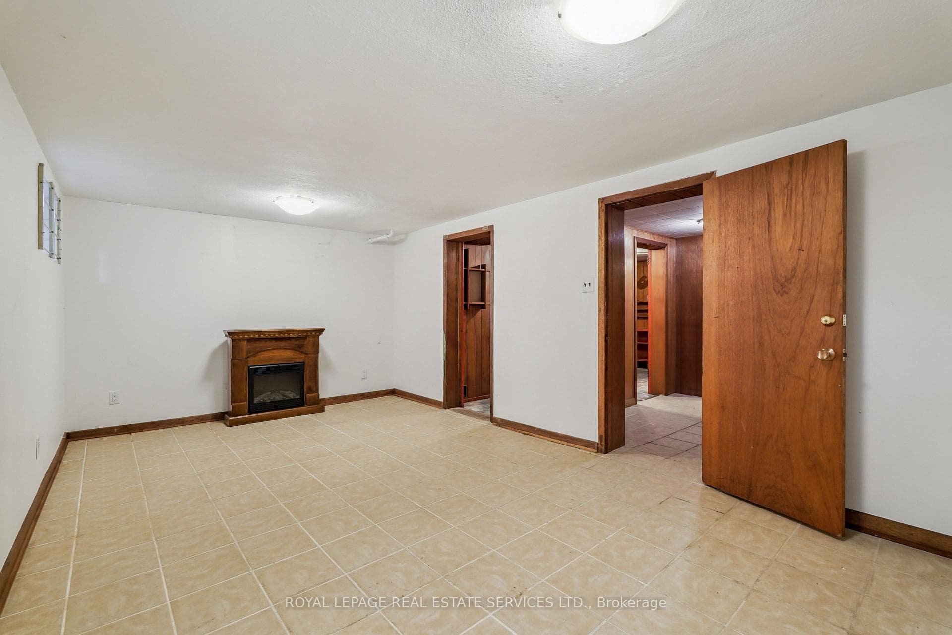 326 Lawrence Avenue photo 18