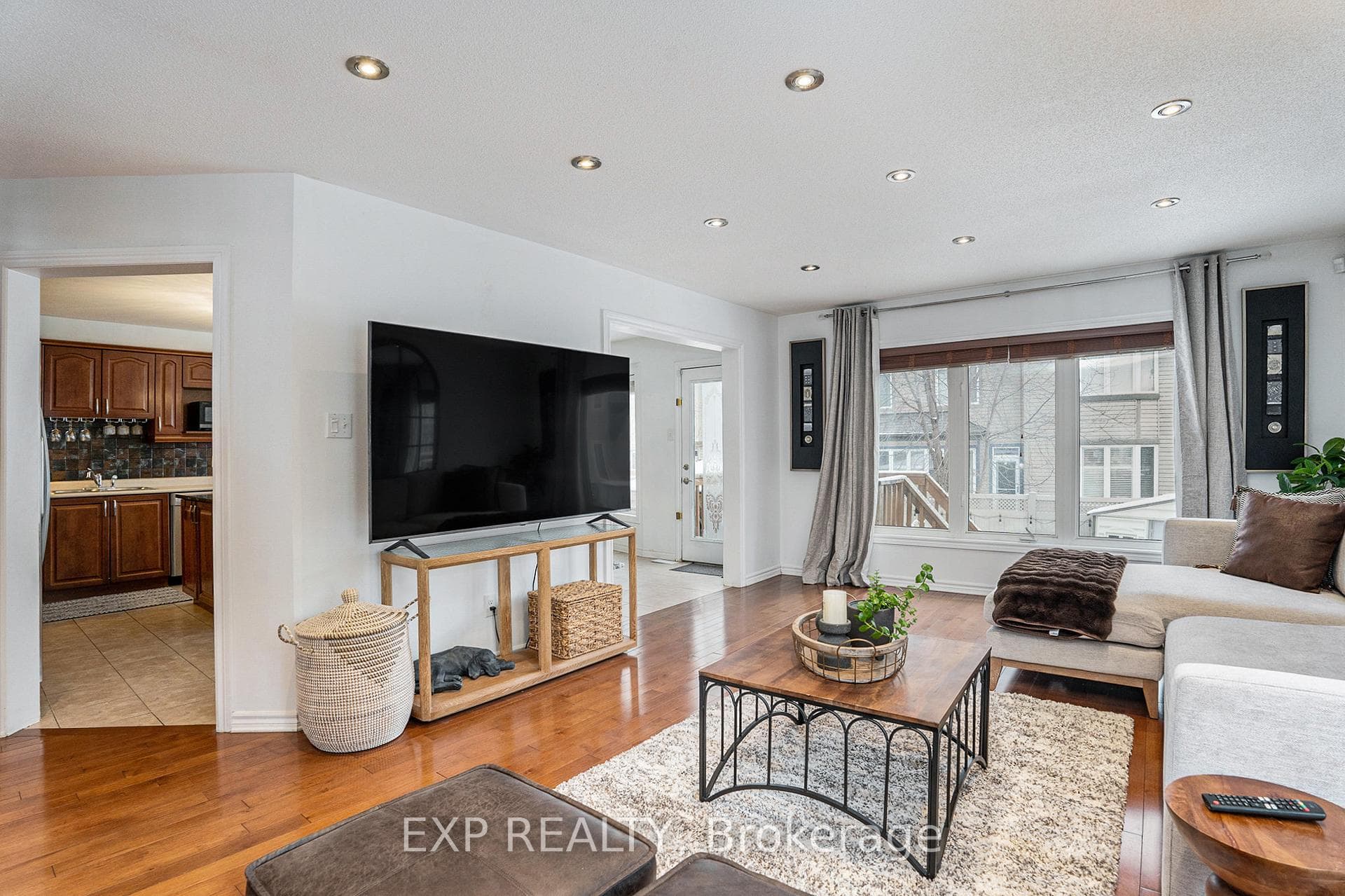 2806 GRAND CANAL Street photo 4