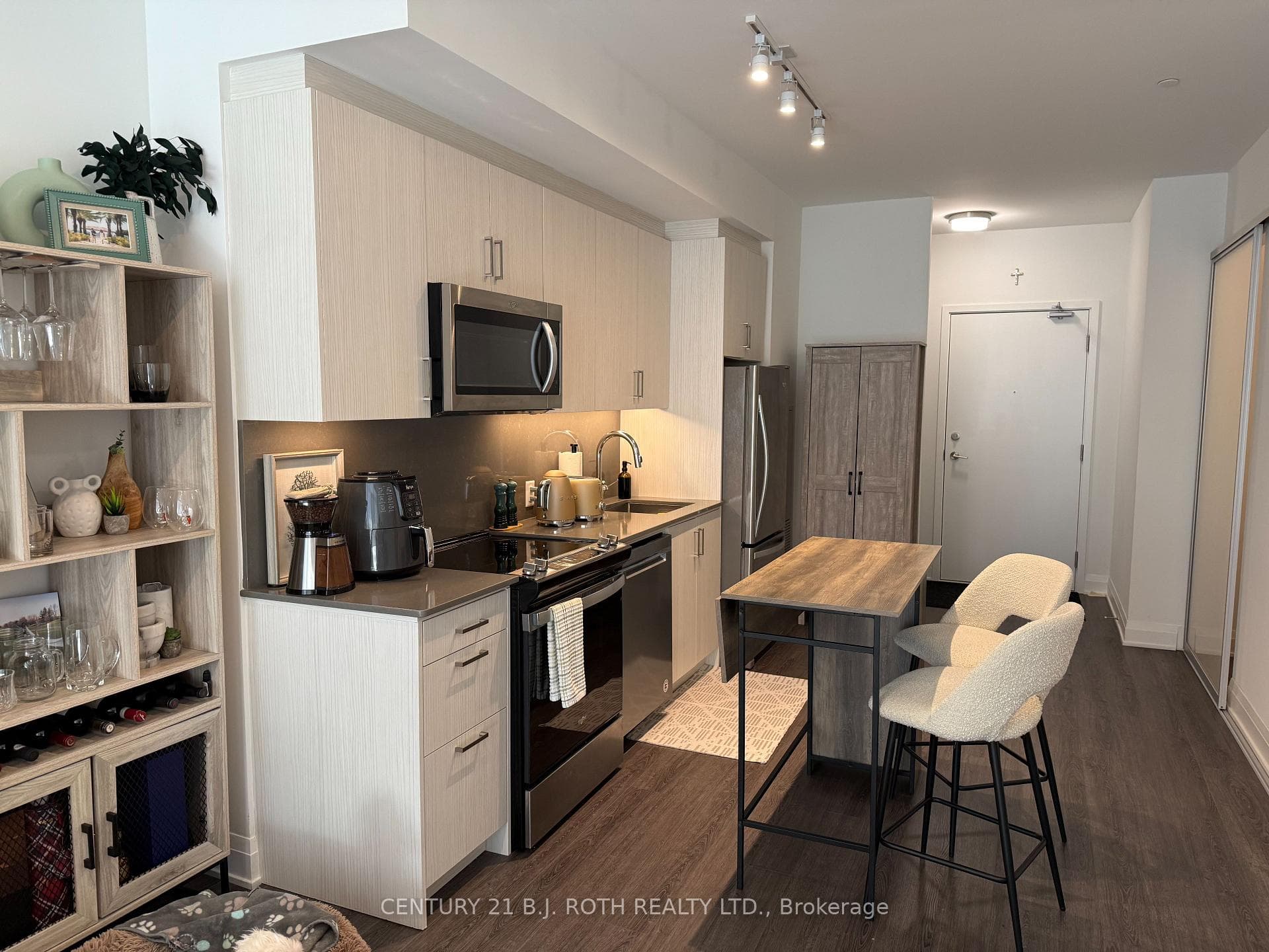 681 YONGE Street Unit 104 photo 6