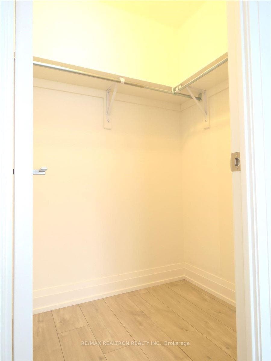 591 Sheppard Avenue Unit 701 photo 6