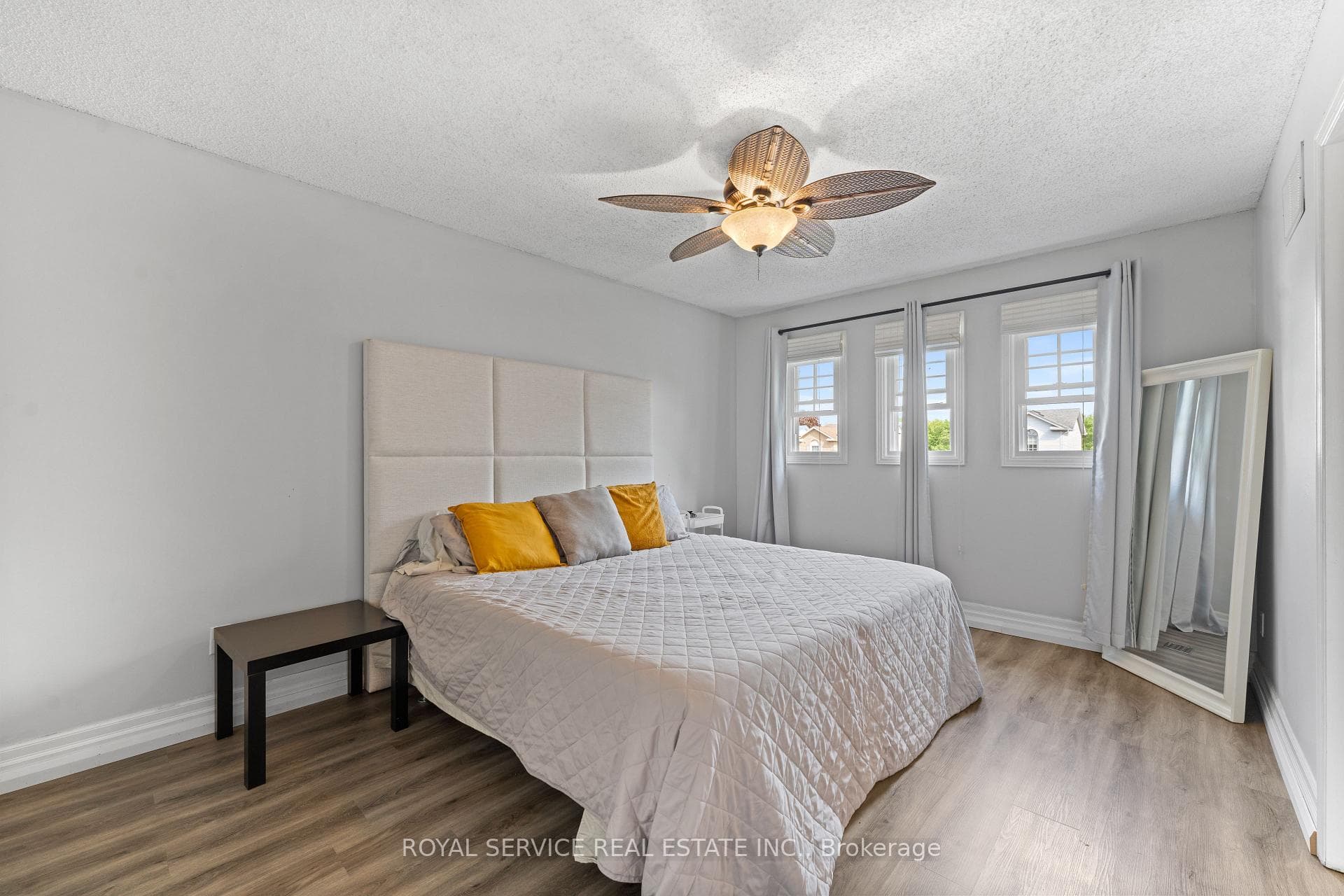 13 Burnham Boulevard photo 35