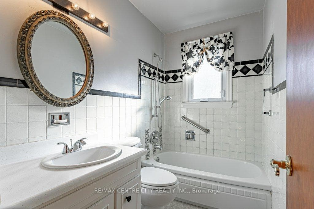 1429 Brydges Street photo 11