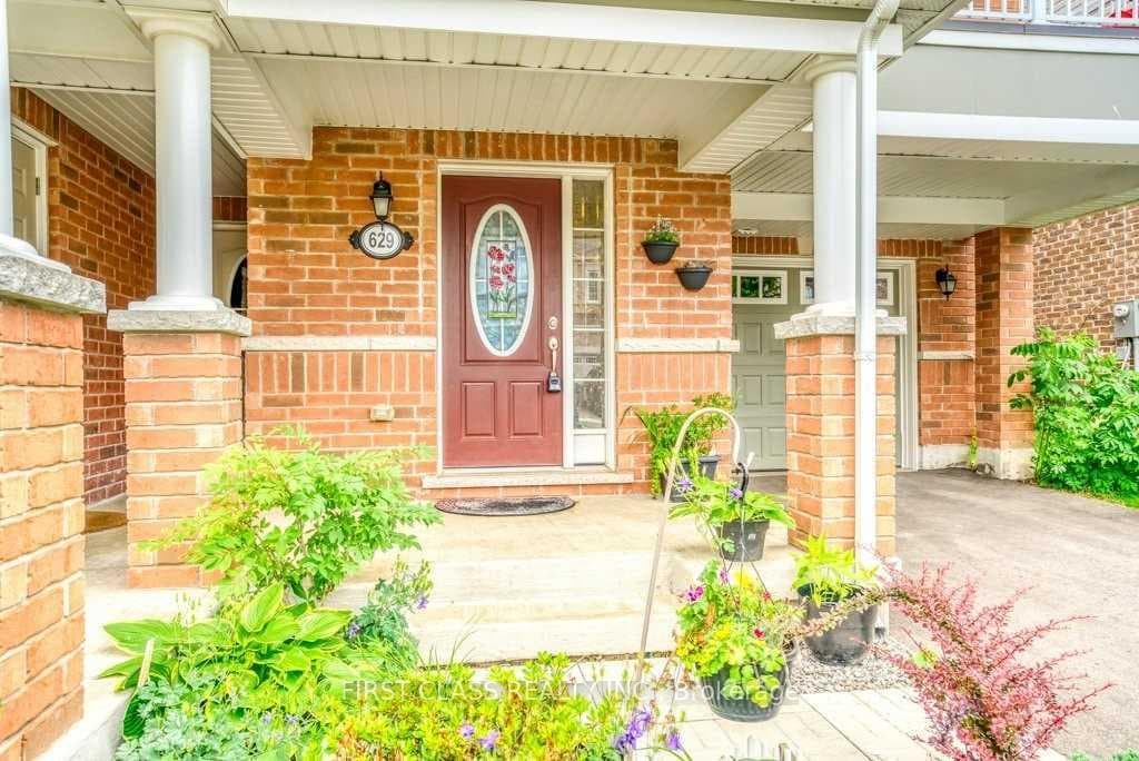 629 Laking Terrace photo 2