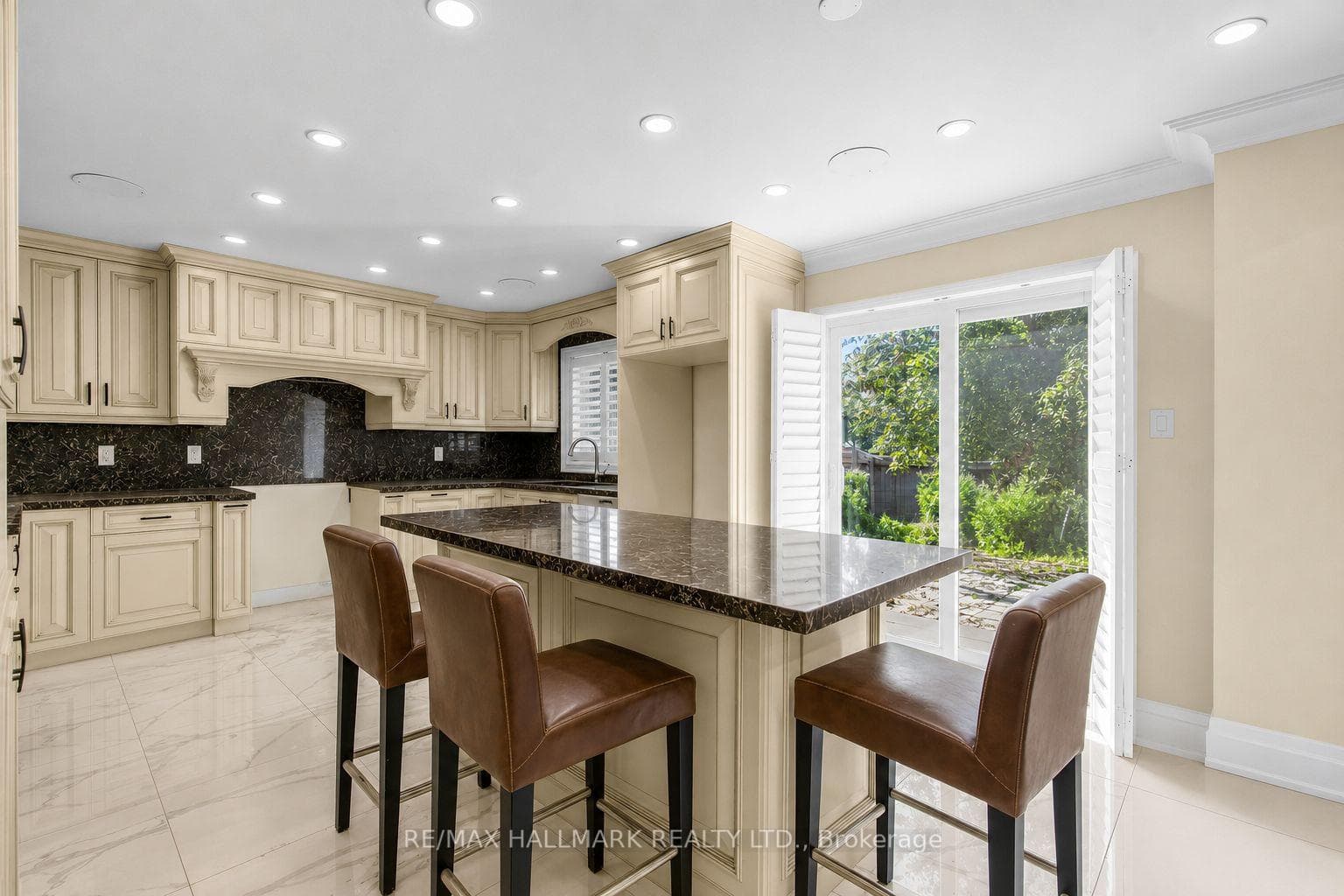 287 Andy Crescent photo 12