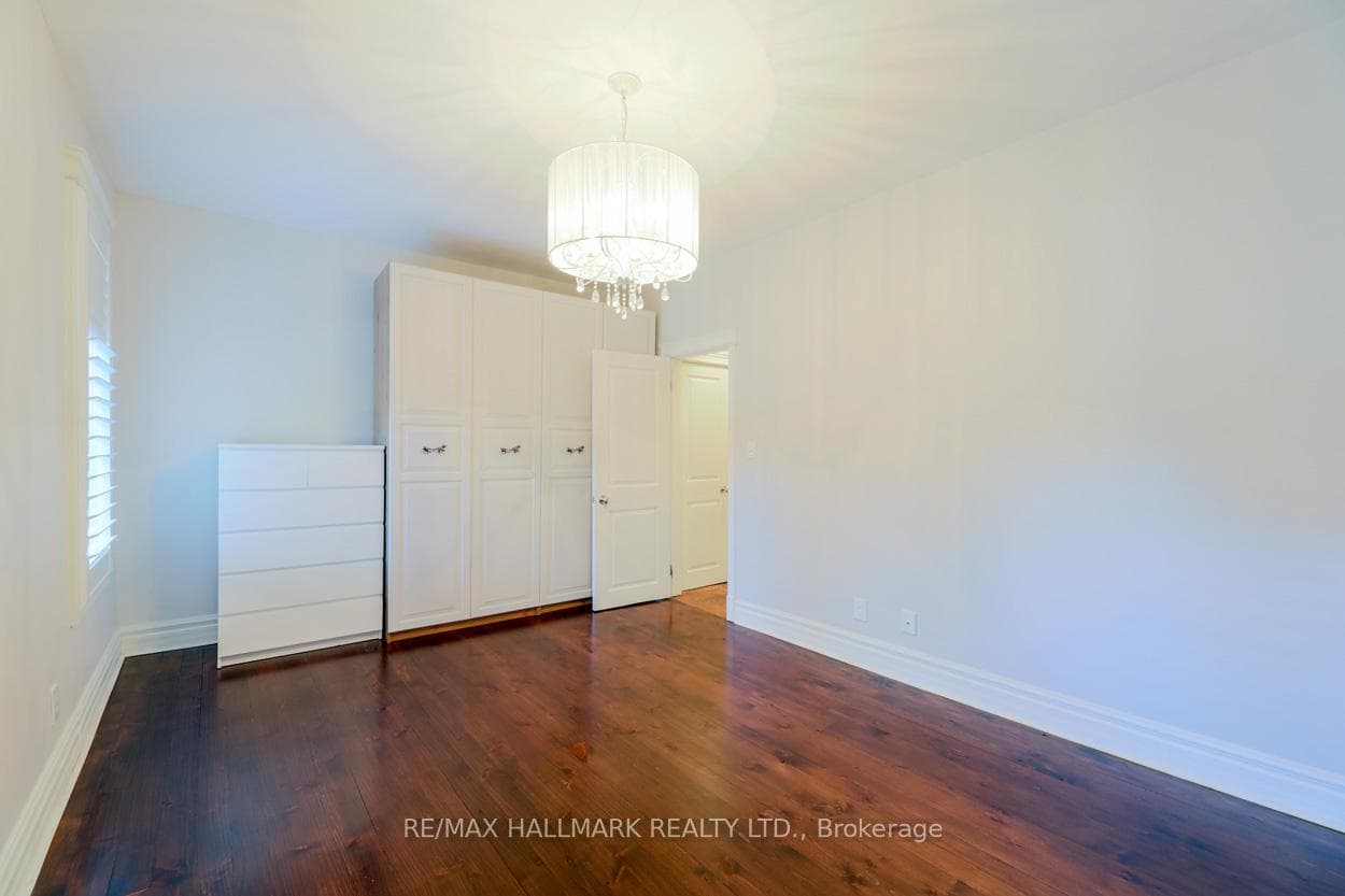 239 Bain Avenue photo 17