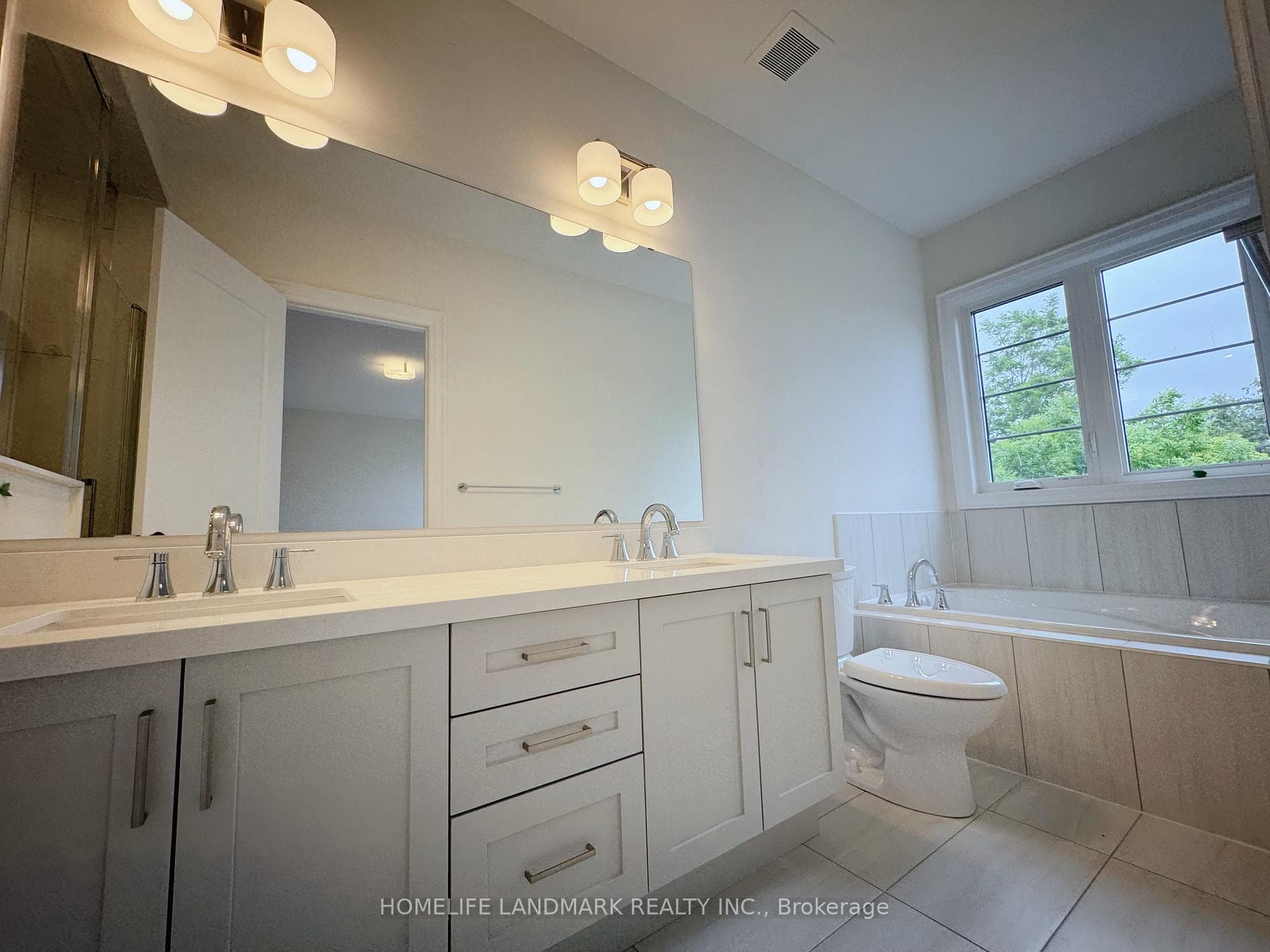 73 West Village Lane photo 27