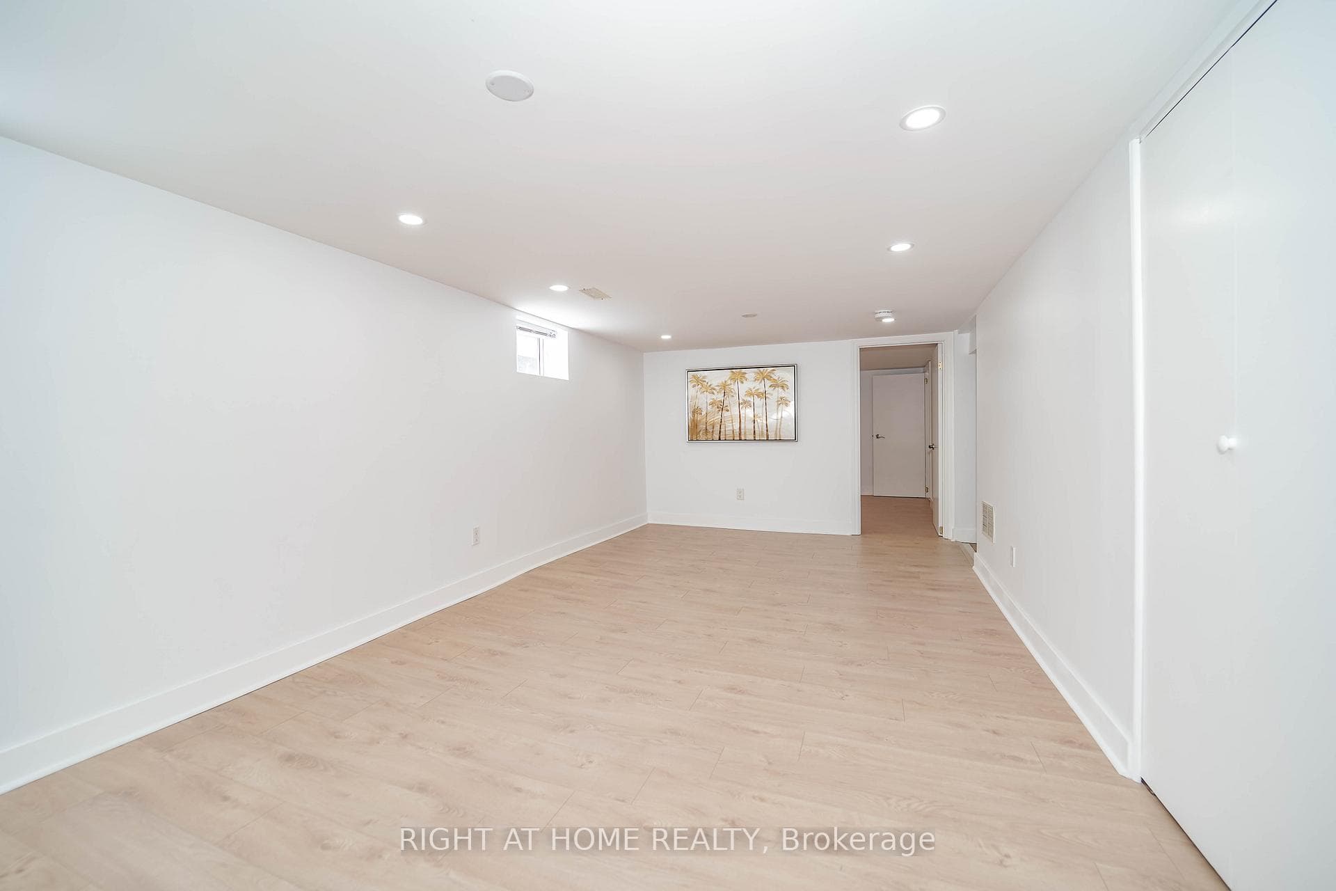 1360 Woodbine Avenue photo 26