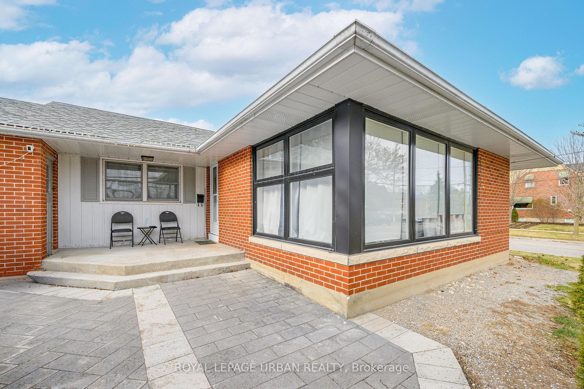 92 Rossland Road photo 3