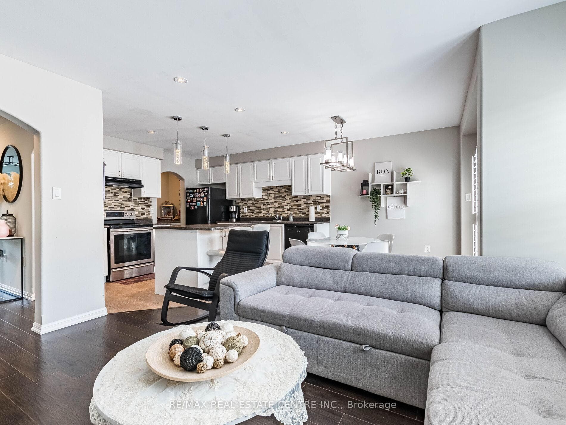 673 Holly Avenue photo 8