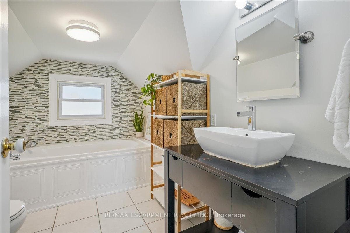 9221 Airport Road photo 18