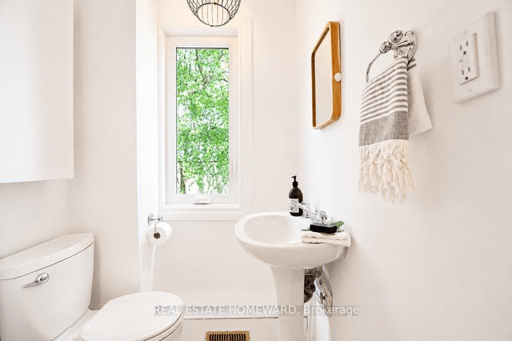 2 piece bathrooom