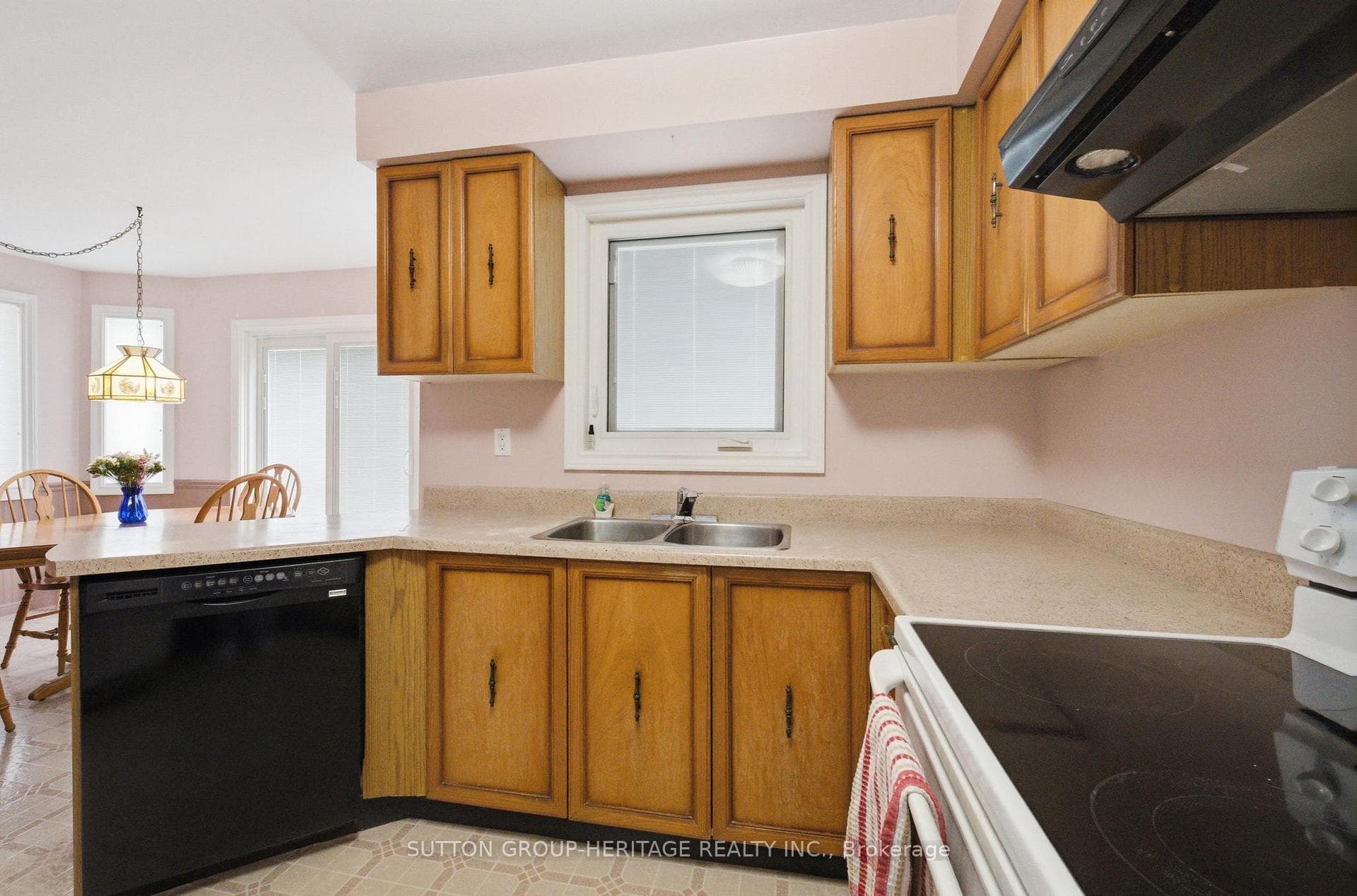 19 Sawyer Crescent photo 18