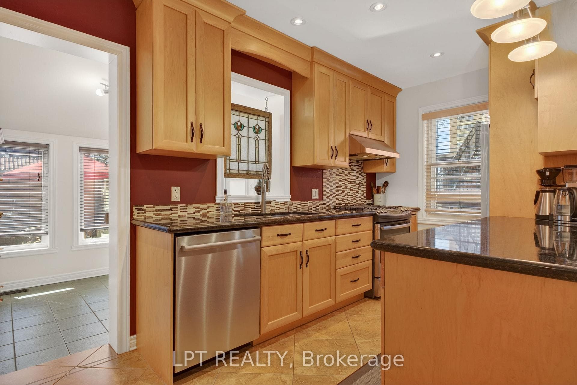 168 Huron Avenue photo 14
