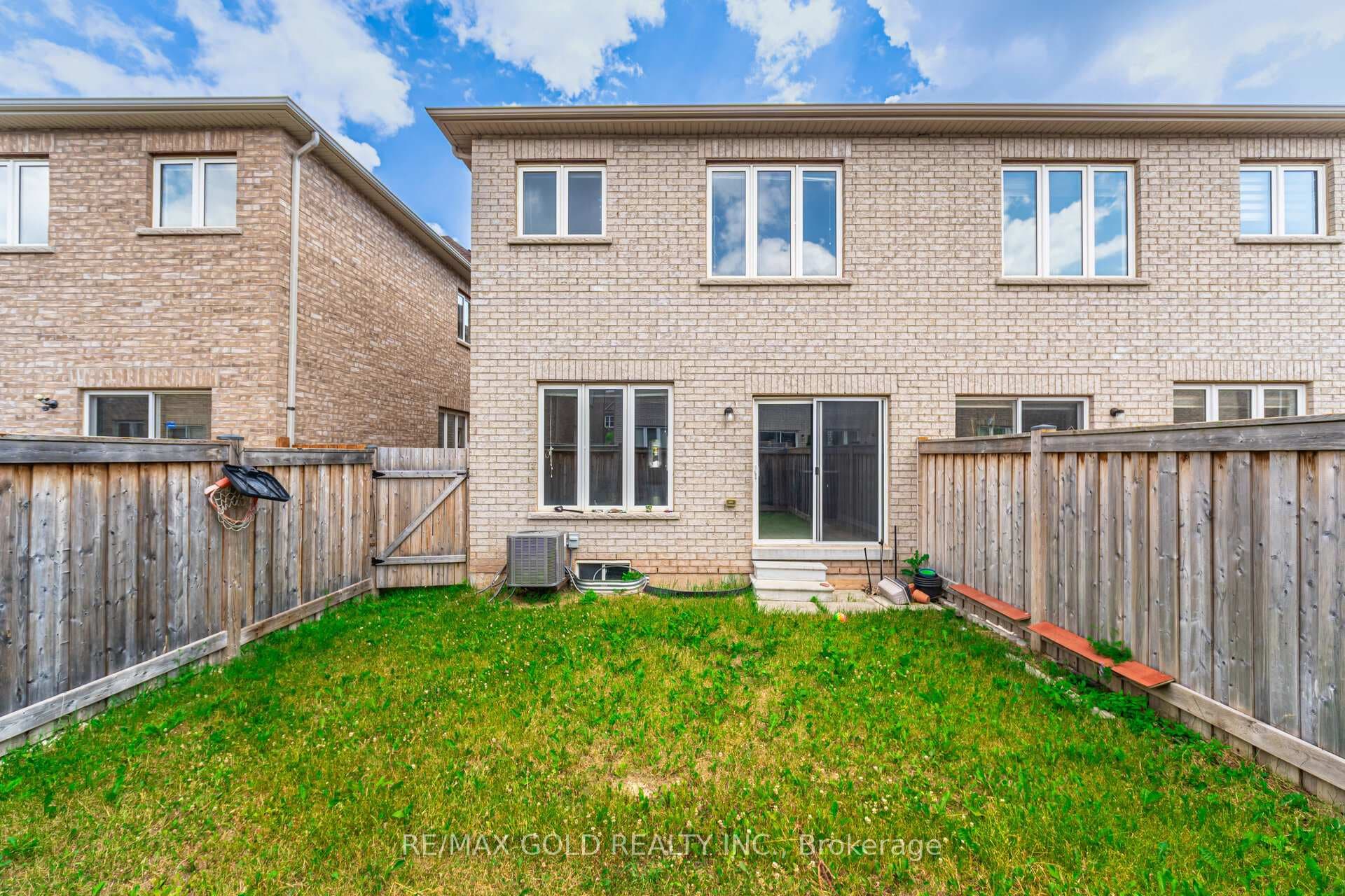 67 Yardley Crescent photo 45