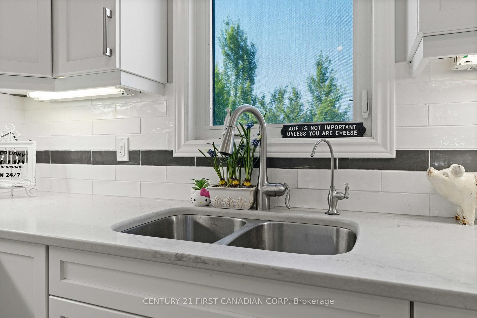 155 Spencer Avenue photo 18