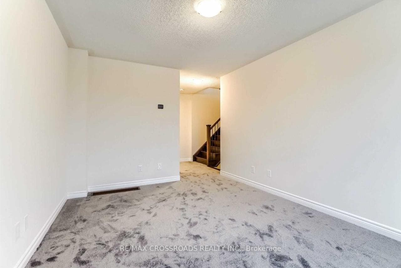19 Icemaker Way photo 9