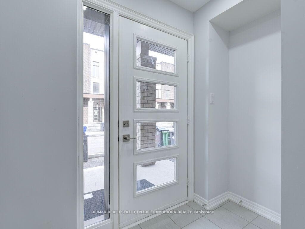 8 Queenpost Drive photo 4