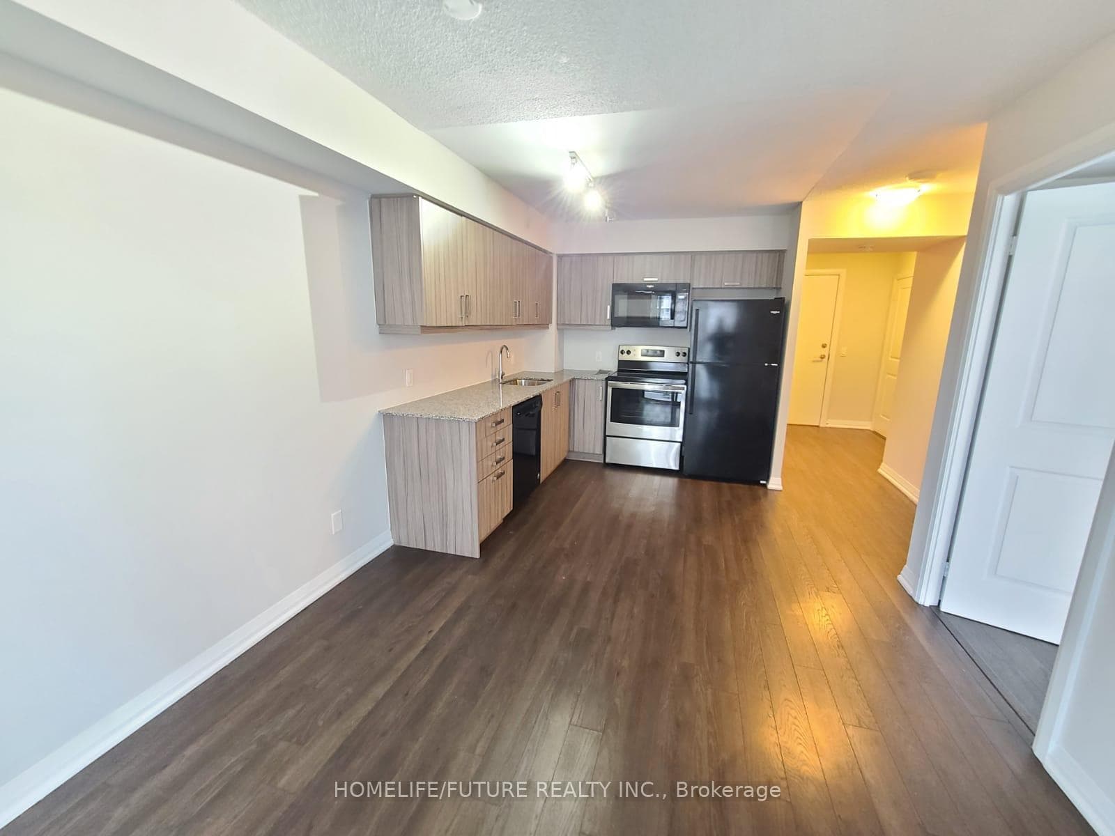 30 Meadowglen Place Unit 310 photo 6