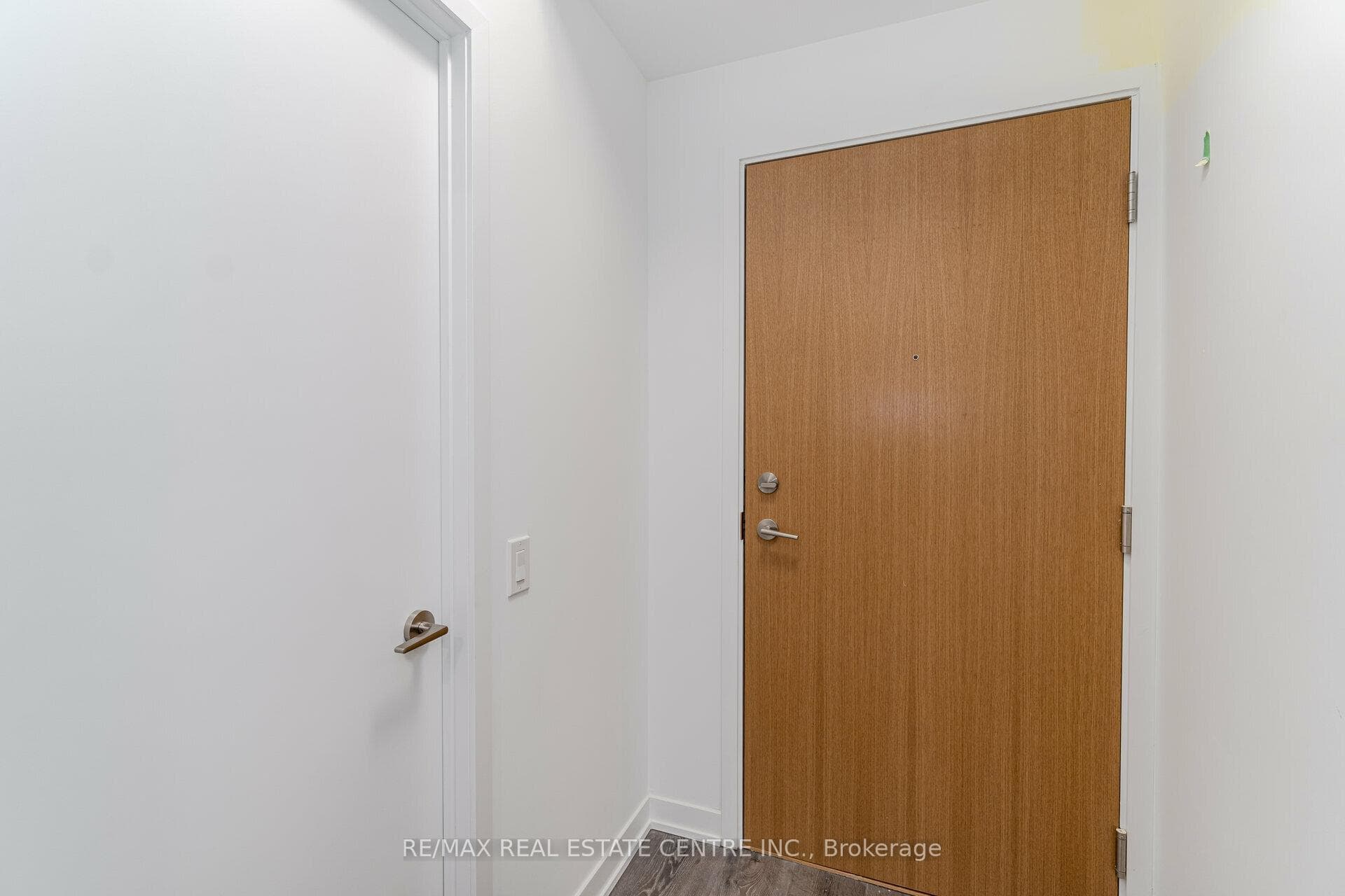 1787 St Clair Avenue Unit 405 photo 5