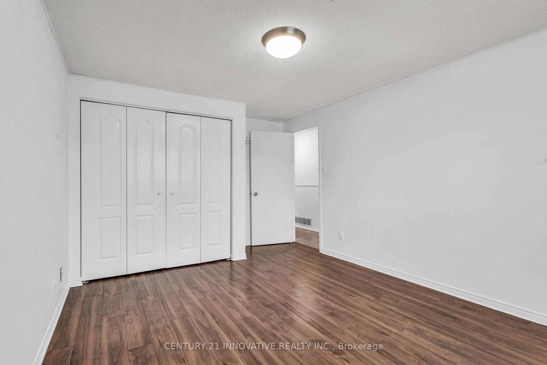 690 Elgin Street photo 22