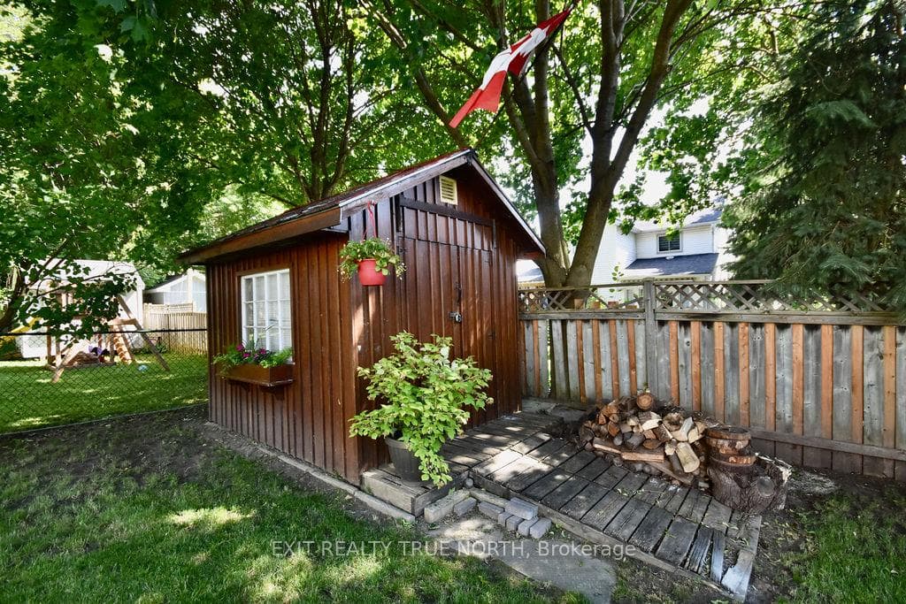 1889 Applewood Avenue photo 35