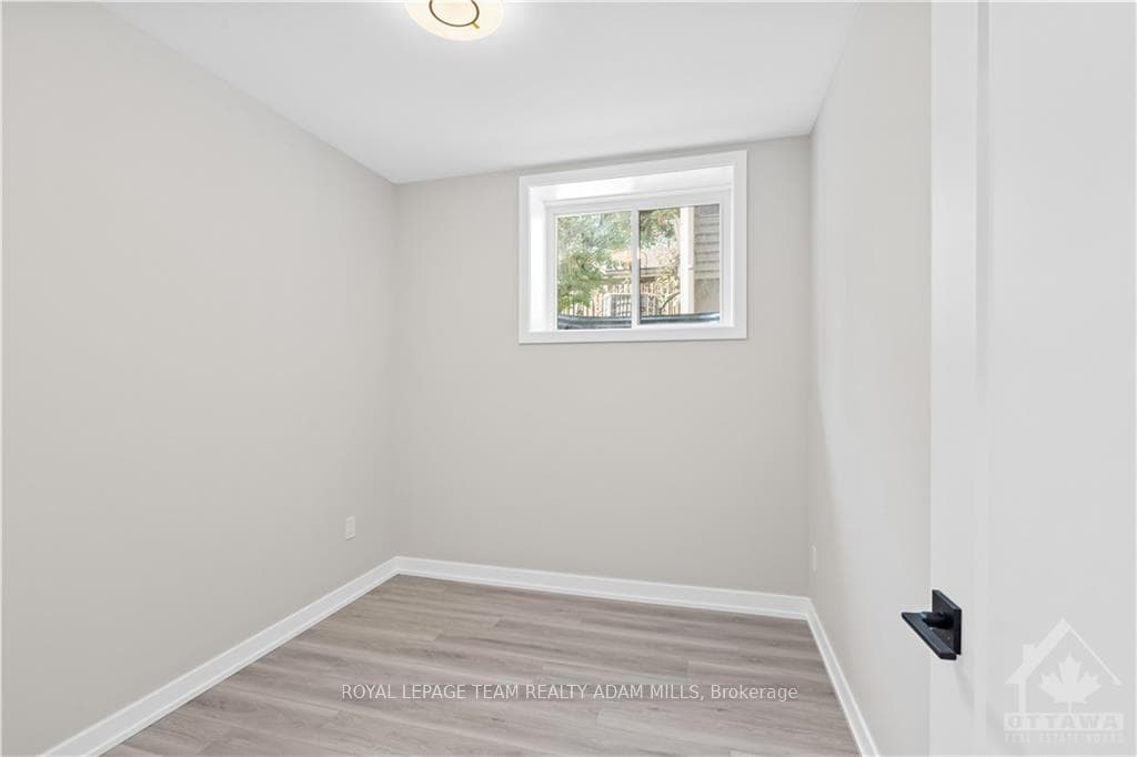 306 LANARK Avenue Unit B photo 11
