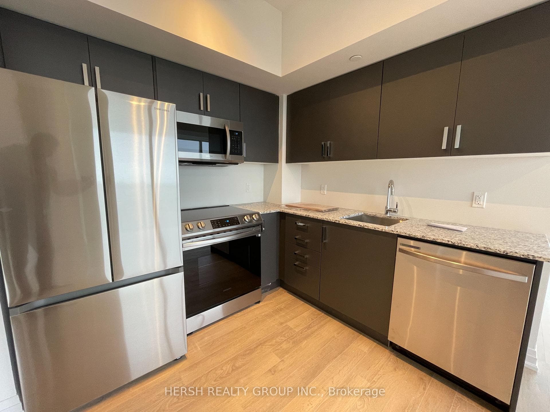20 Meadowglen Place Unit 2004 photo 5