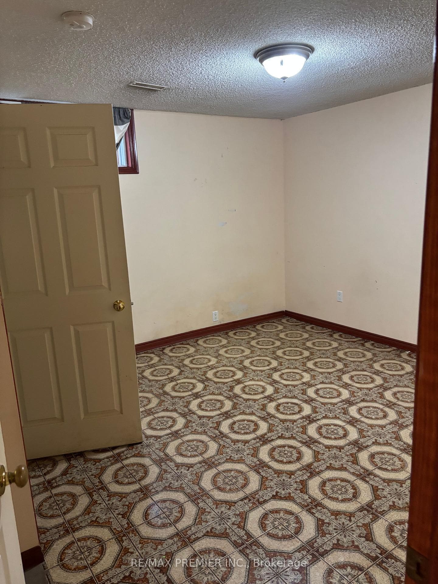 37 Irwin Road Unit LOWER photo 1