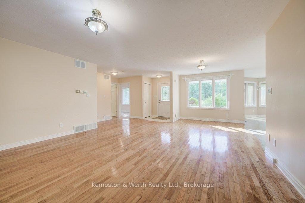 246 King Street photo 11