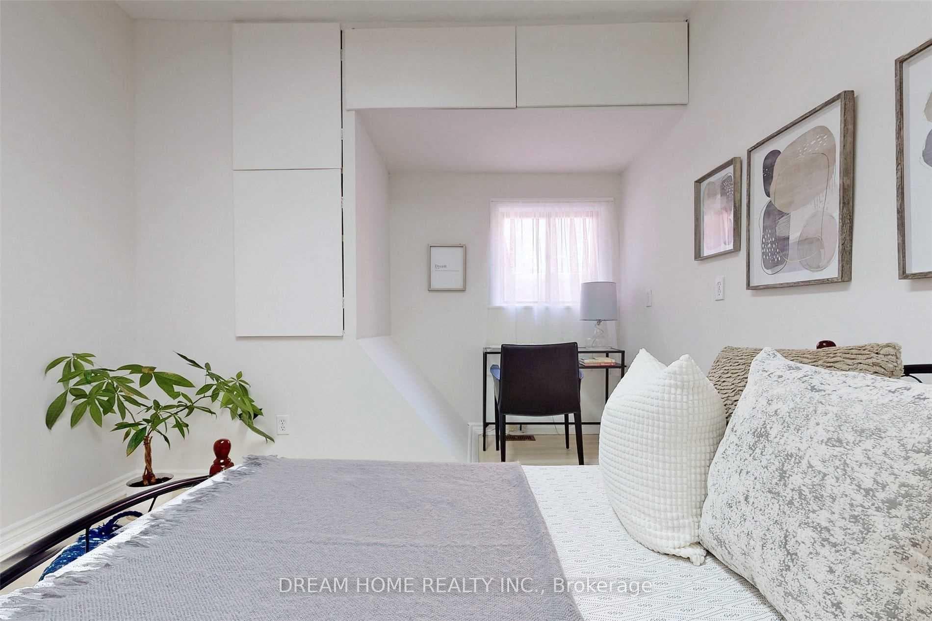 53 Lanark Avenue Unit Upper photo 16