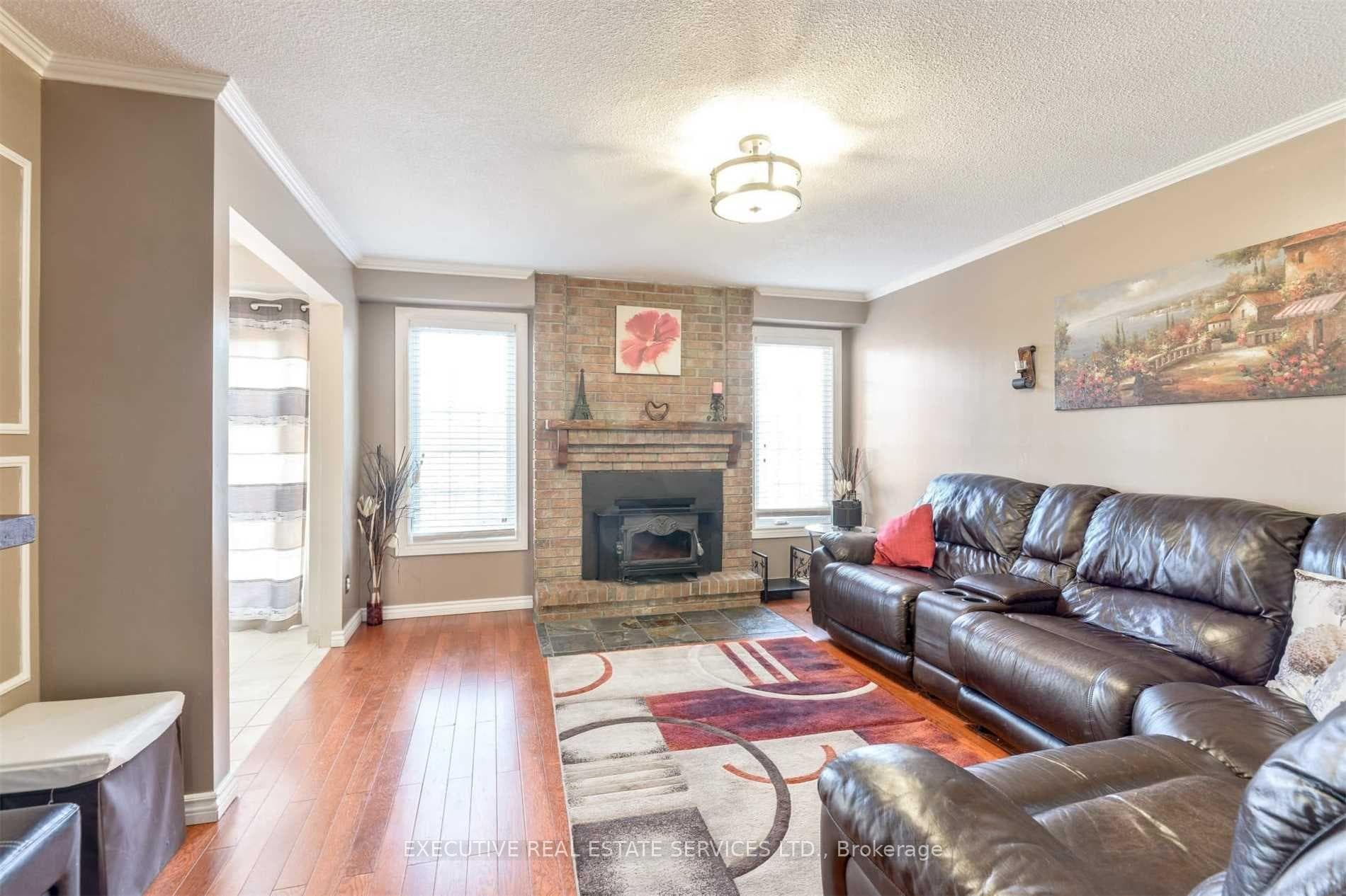 7 Courtleigh Square photo 9