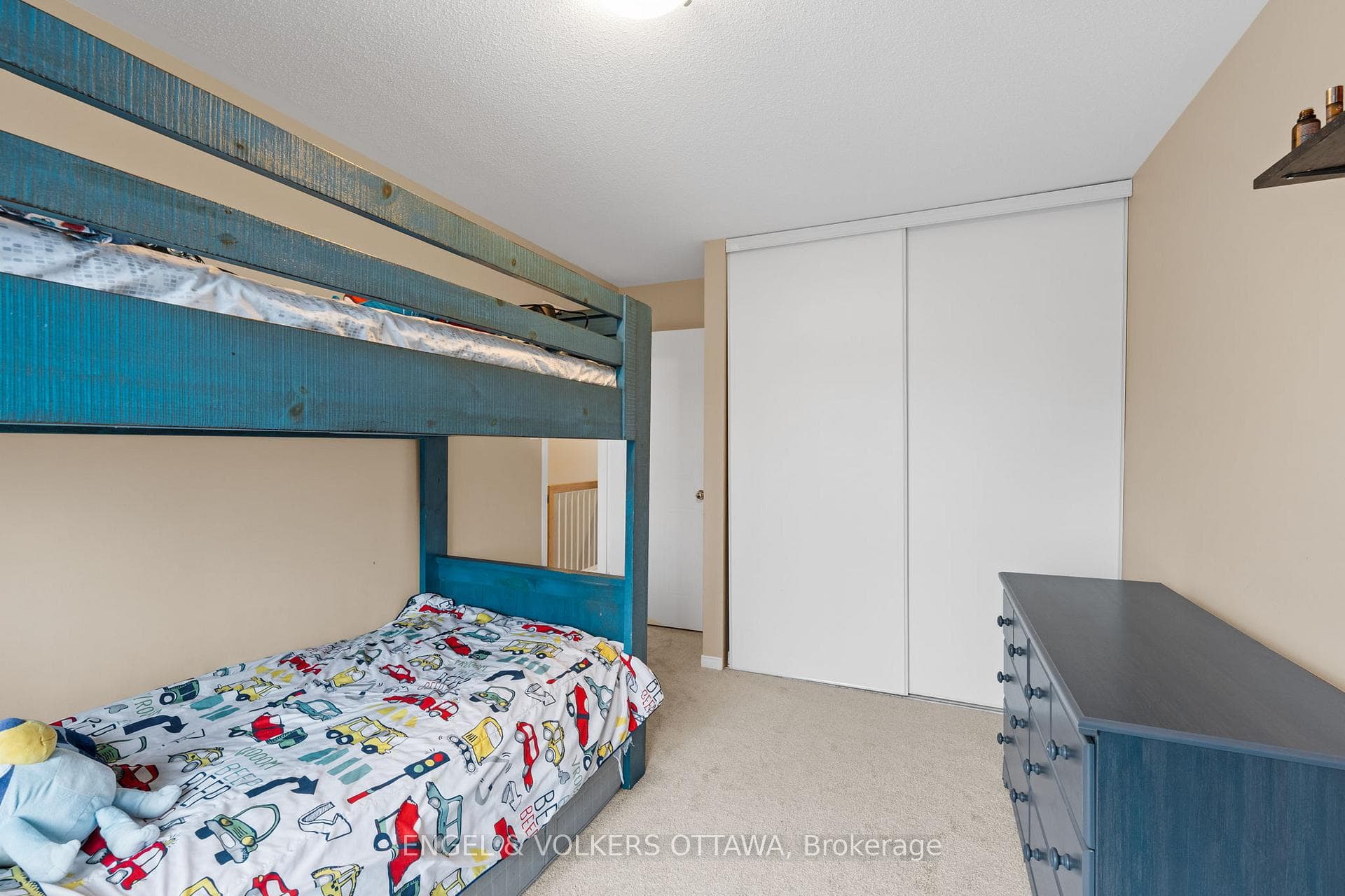 526 Meadowbreeze Drive photo 25