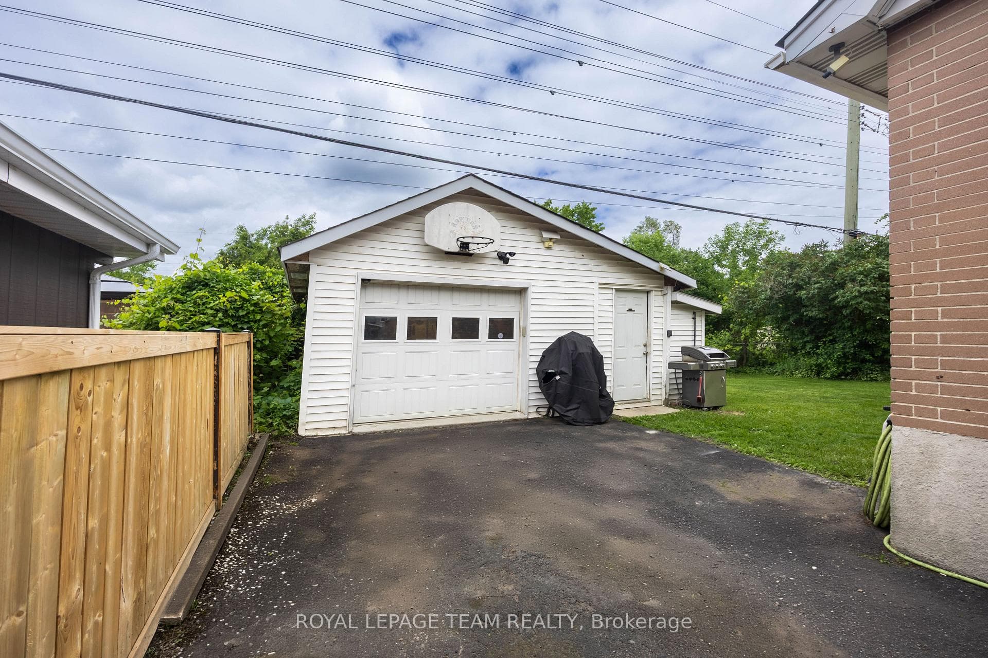 1293 Woodside Drive photo 4
