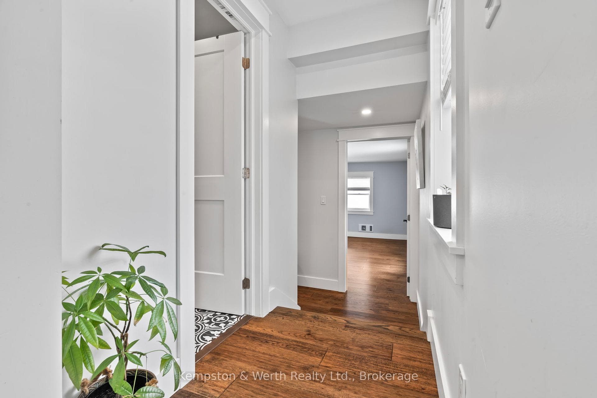 210 King Street photo 30