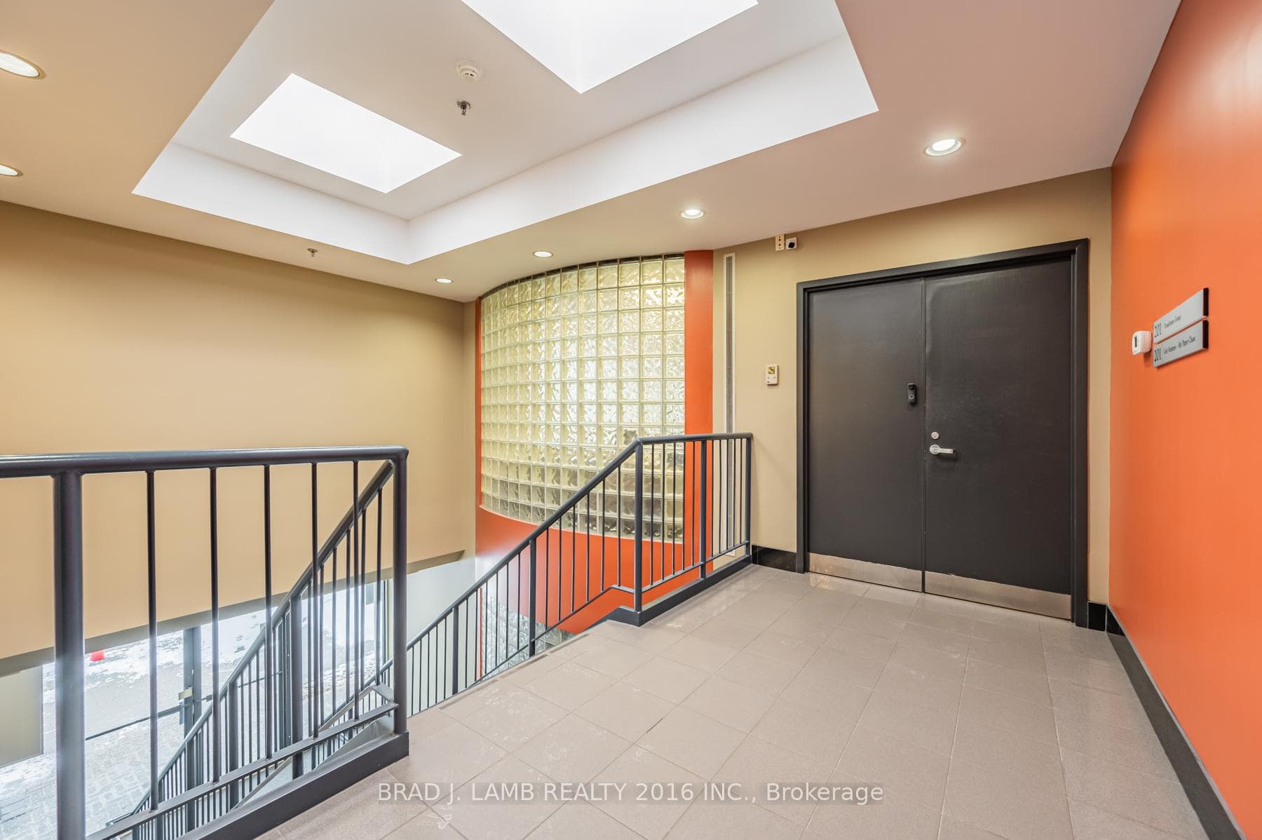 2600 Skymark Avenue Unit 5-201 photo 3
