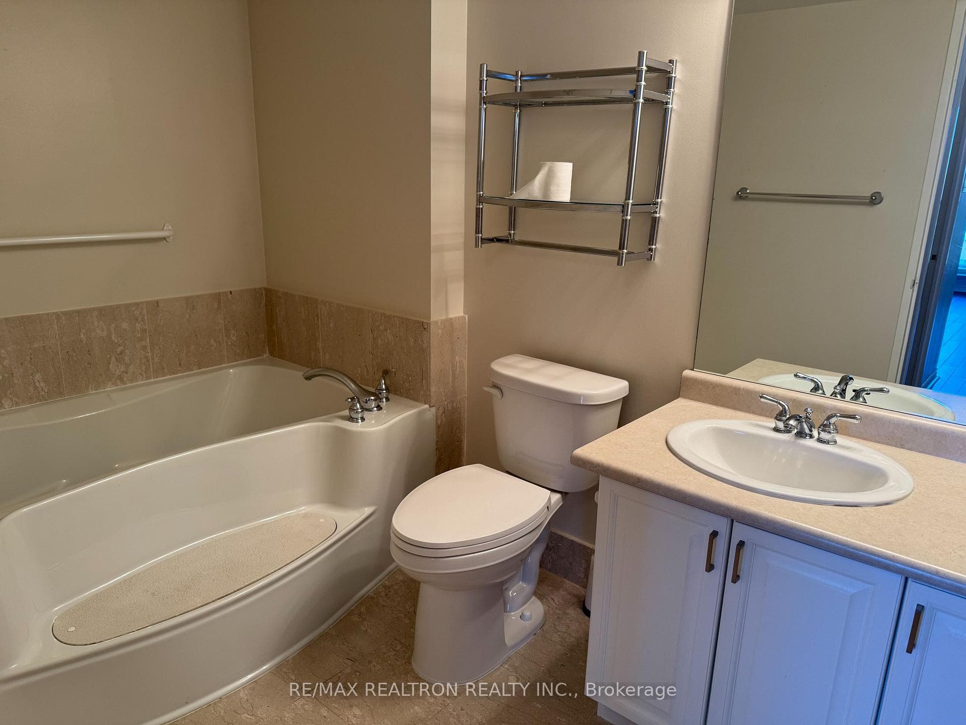 primary bathroom w/separate shower