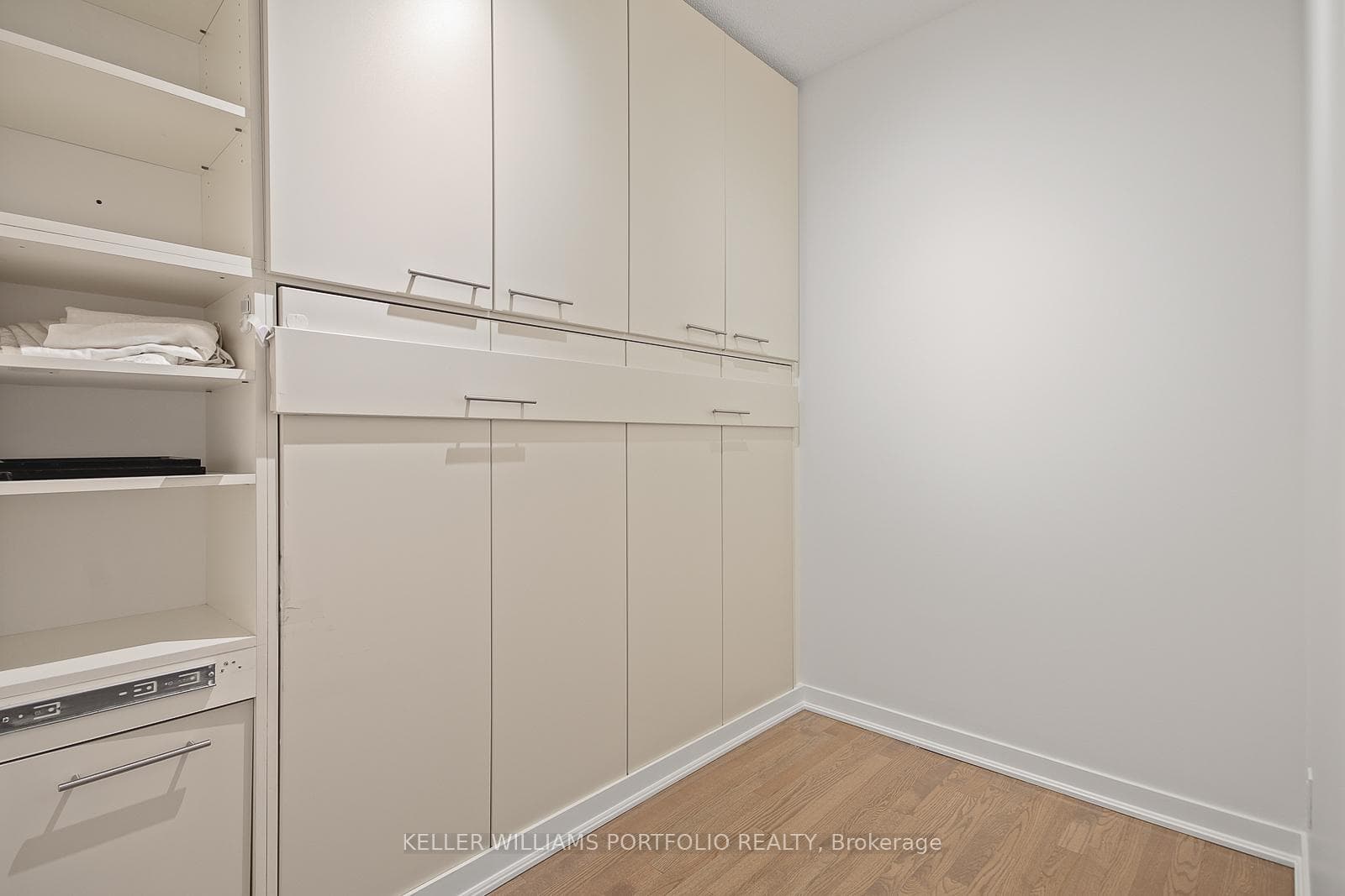 770 Bay Street Unit 1104 photo 18