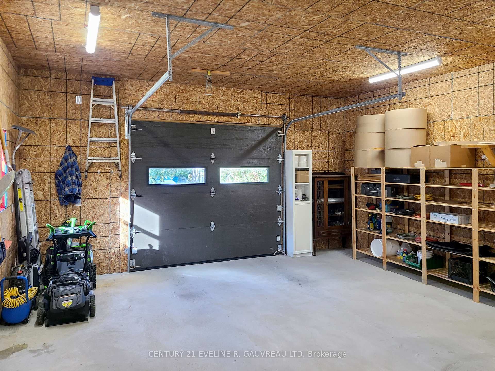 426 Probyn Street photo 32
